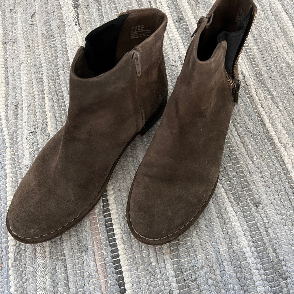 NWOT Brown Suede Ankle Boots
